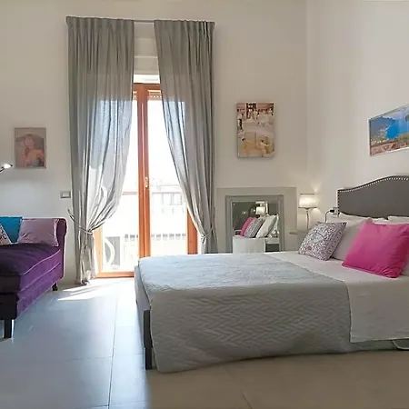 Symposion 4* Naples